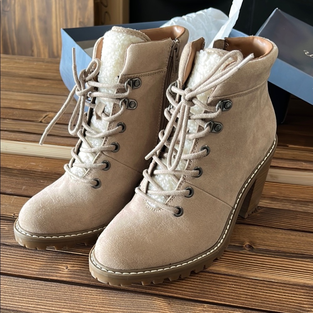 Women's Tan Lace-Up Ankle Boots